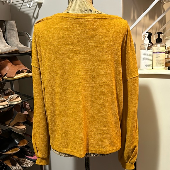 H&M top mustard, color size medium - Picture 2 of 2